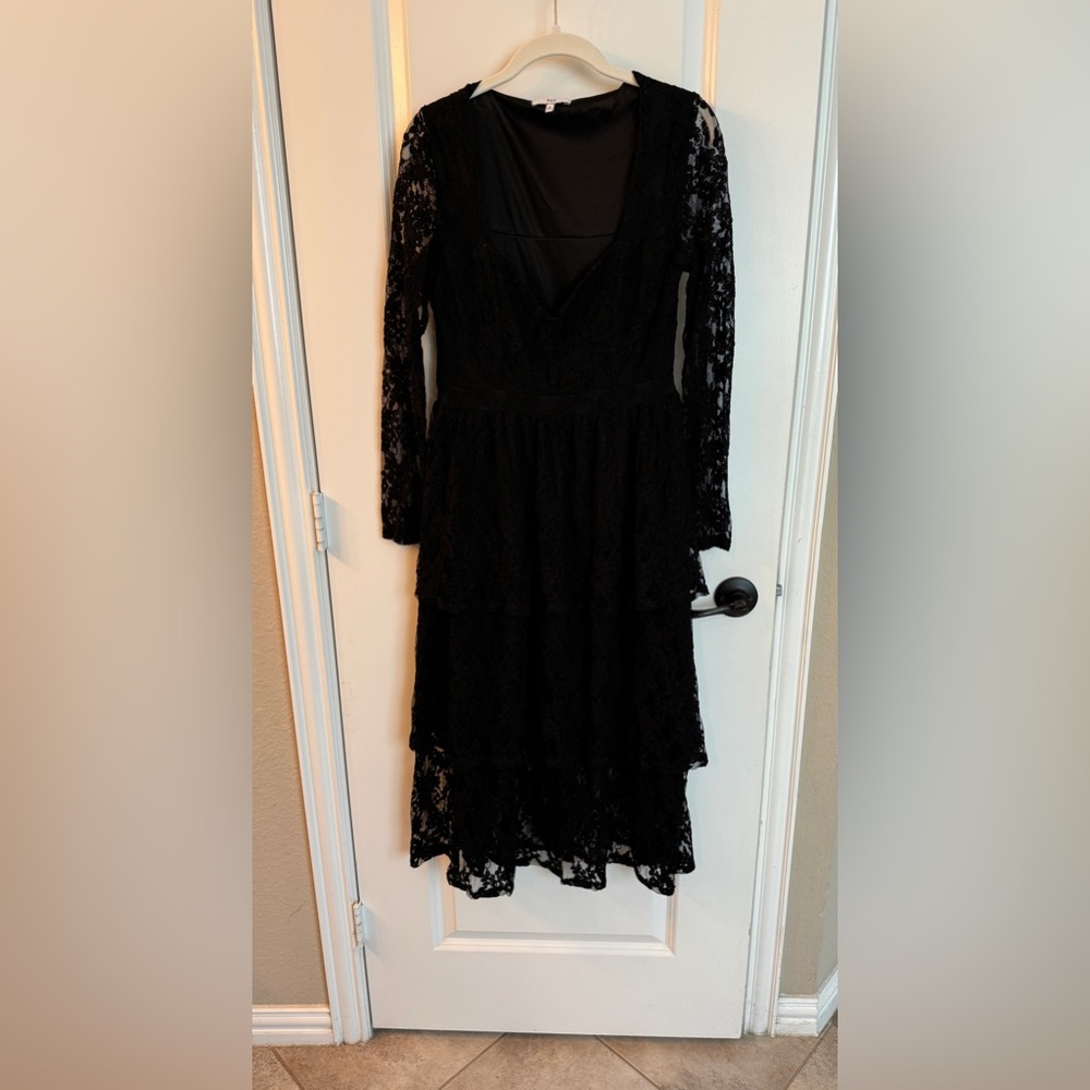 Classy black lace dress!